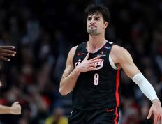 爱游戏体育app-波特兰开拓者球星期待利拉德的回归与指导