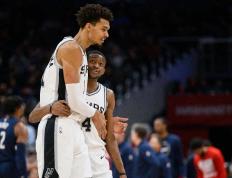 爱游戏体育网址-圣安东尼奥马刺续约达龙福克斯，薪水或有变动