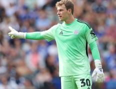 爱游戏体育app-西汉姆联官宣签下赫曼森，一号门将落位，上赛季仅一次零封