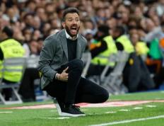 爱游戏体育首页-阿斯：瓦伦西亚考虑补强后防线，想买一个能客串右后卫的球员