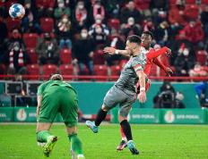 爱游戏体育平台-圣保利连续9场不败，奥格斯堡客场表现强劲！