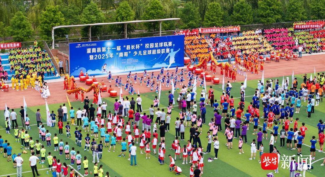 爱游戏-【视频】“苏超”热带动校园足球 灌南校园足球联赛激情开赛