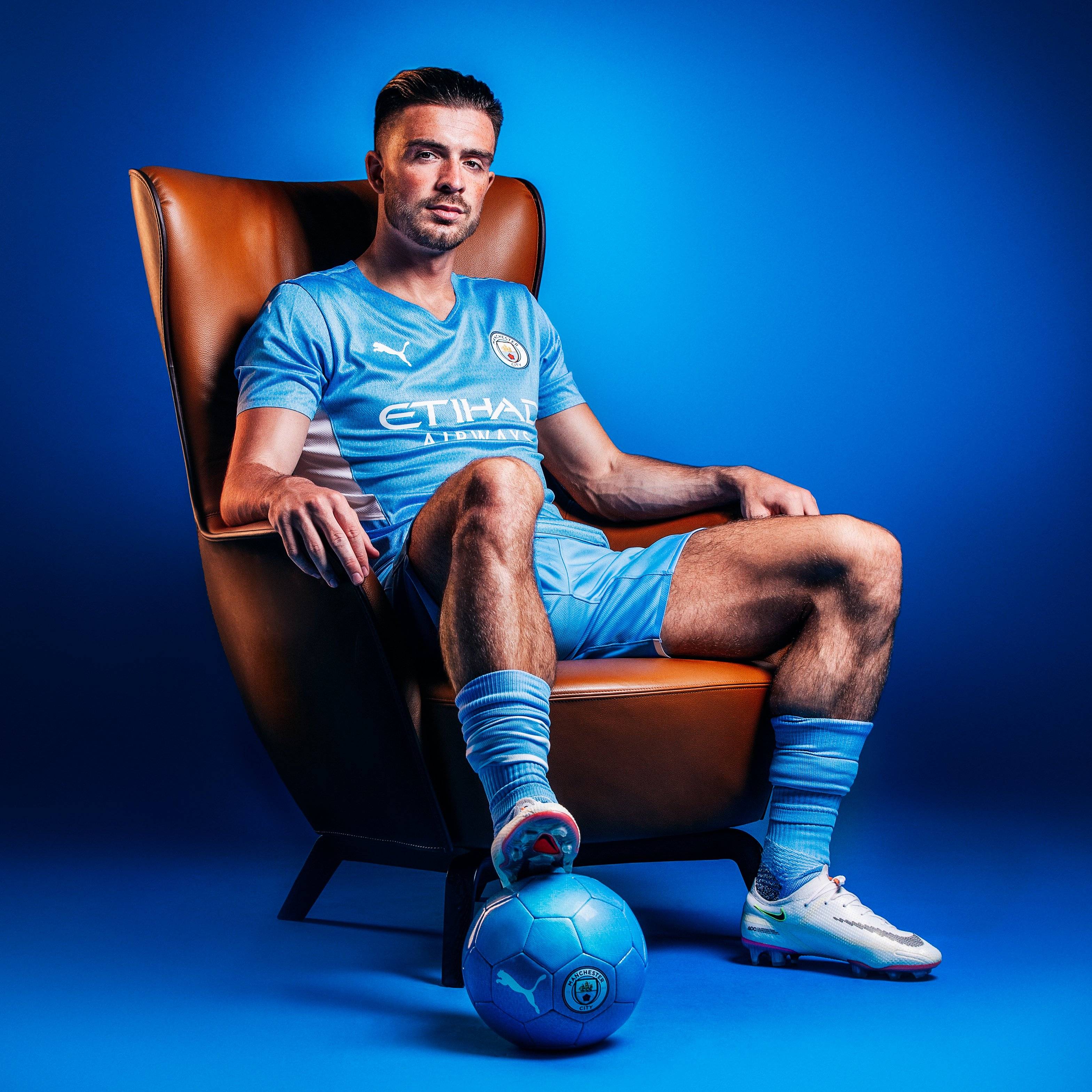 爱游戏体育首页-4年仅12球,曼城1亿英镑中场身价狂跌7200万欧元,30万周薪无人问津