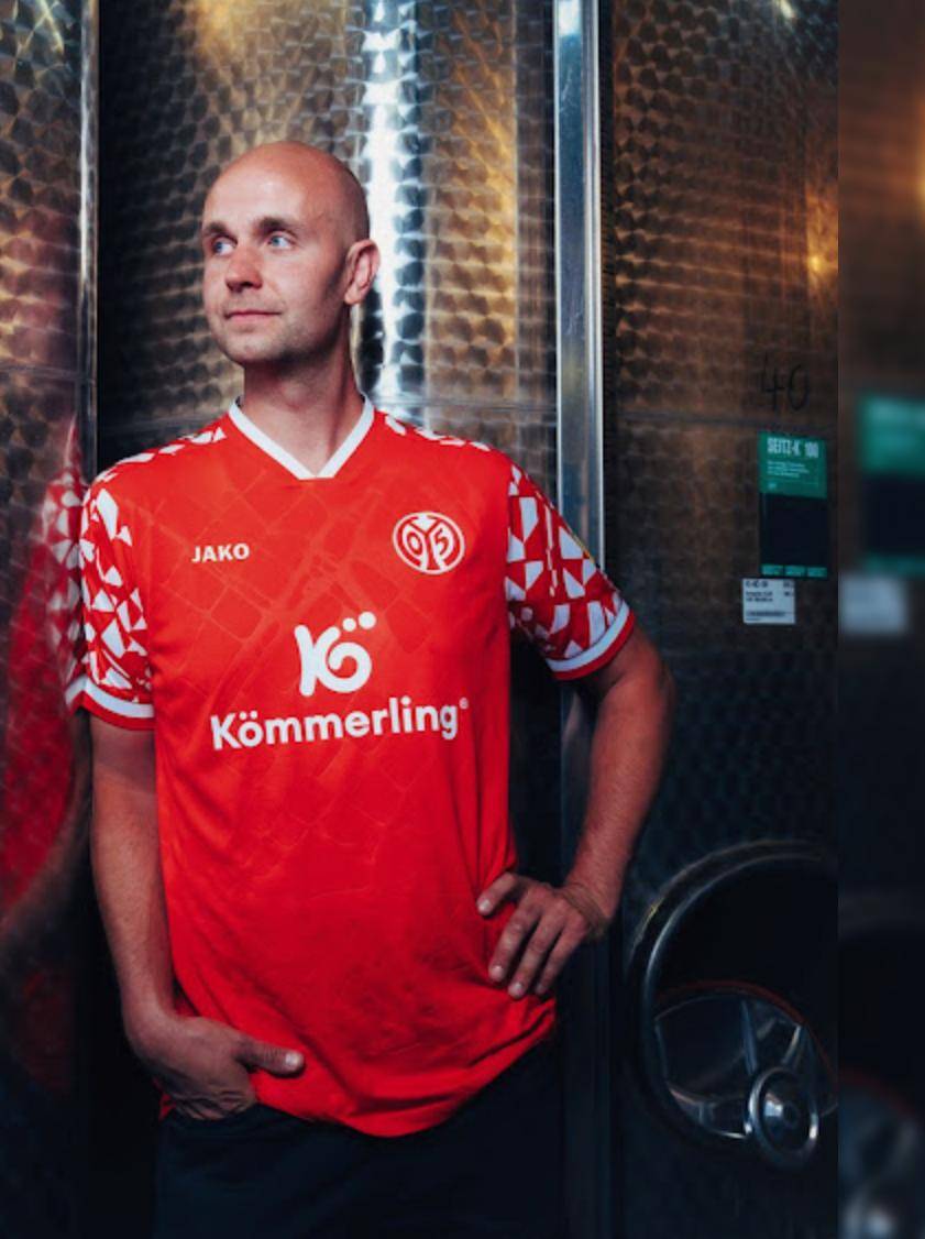 爱游戏体育-美因茨05足球俱乐部发布25/26赛季全新主场球衣