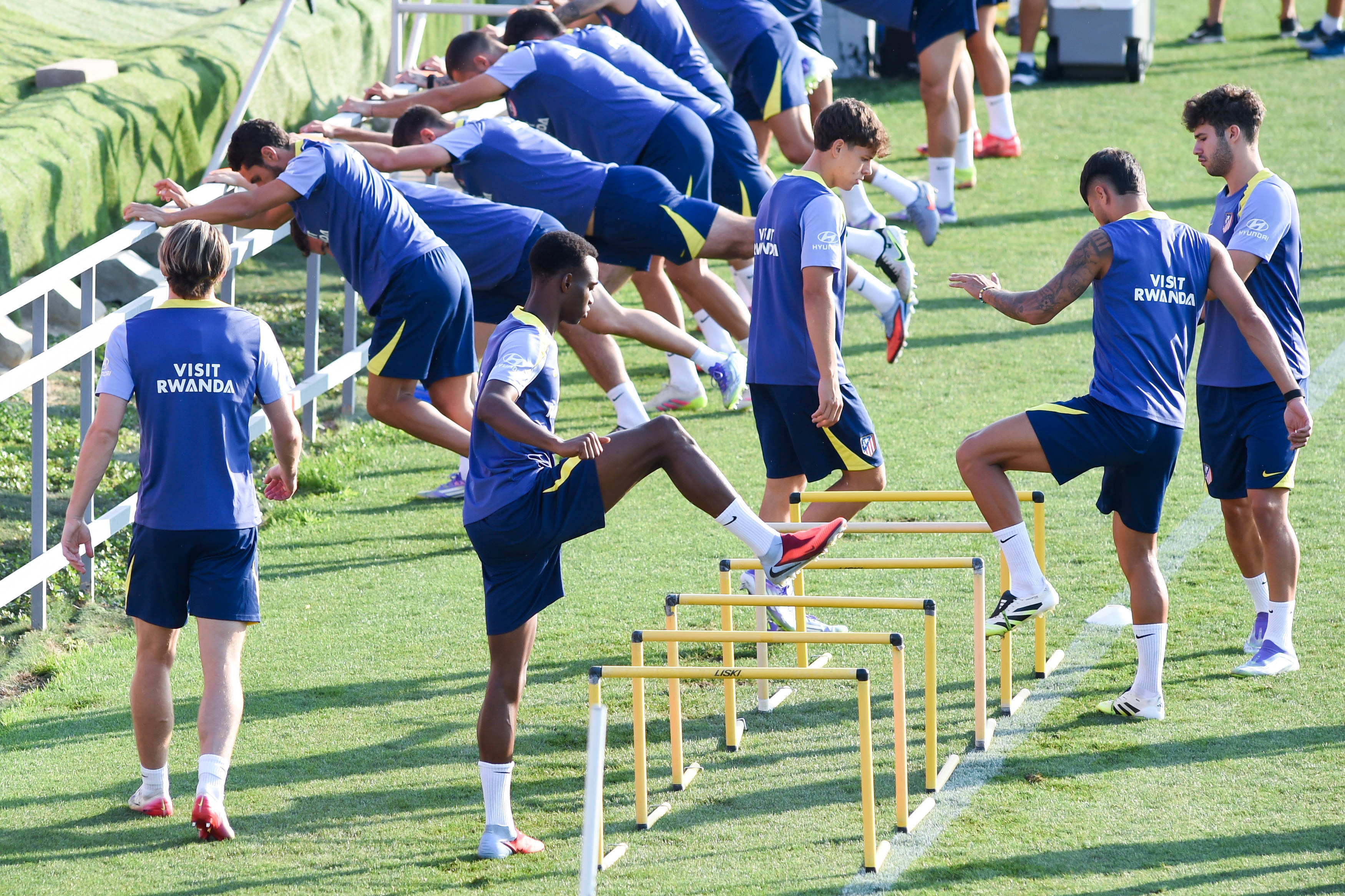 爱游戏体育中国-（体育）足球：马德里竞技一队备战新赛季