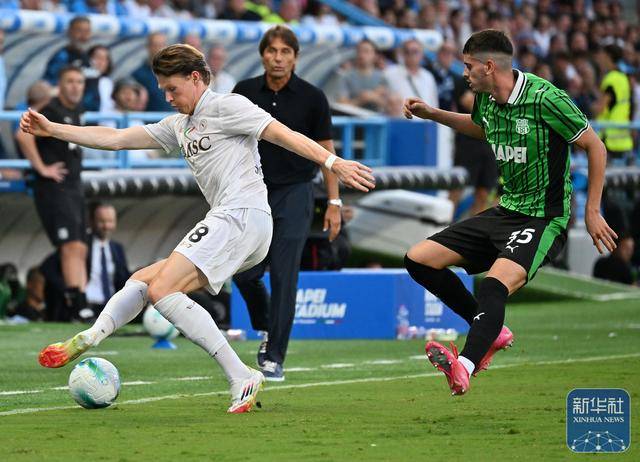 爱游戏-足球丨意甲：那不勒斯胜萨索洛