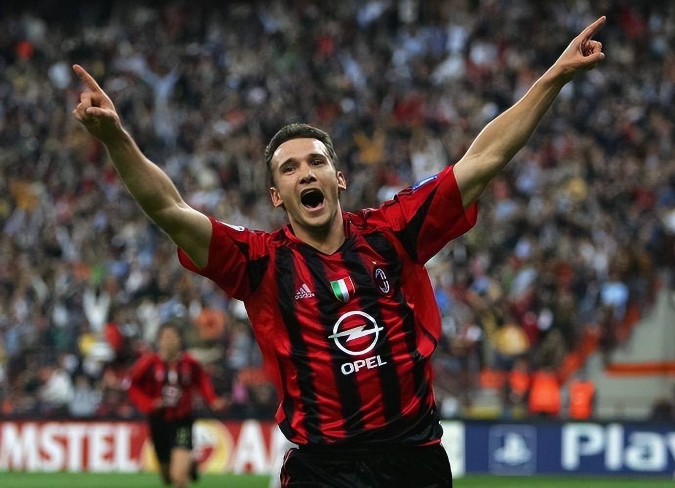 爱游戏体育-【资料】AC米兰2004-2005赛季欧冠半决赛胜埃因霍温,决赛负利物浦【AC米兰资料】【足球资料】