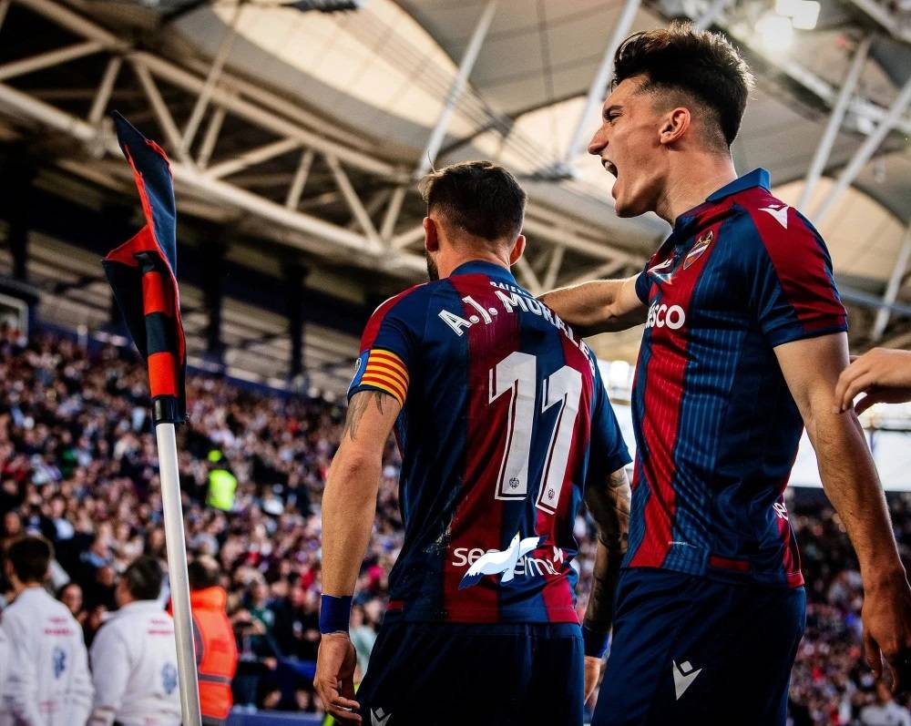 爱游戏体育网址-西甲-莱万特2-4巴萨:莱万特有想法,莱万可以上场了|前瞻