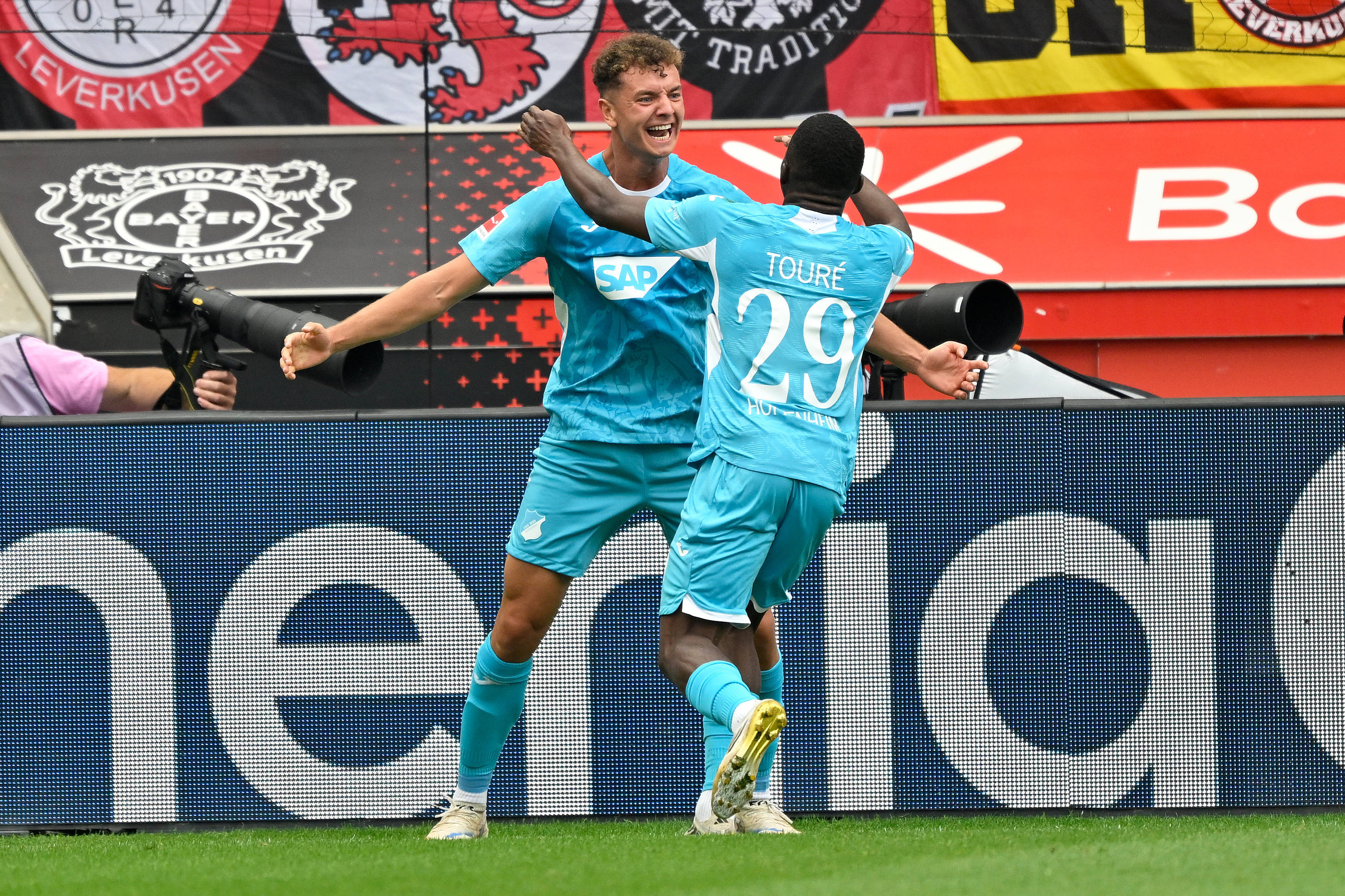 ayxsports-（体育）足球——德甲：勒沃库森不敌霍芬海姆