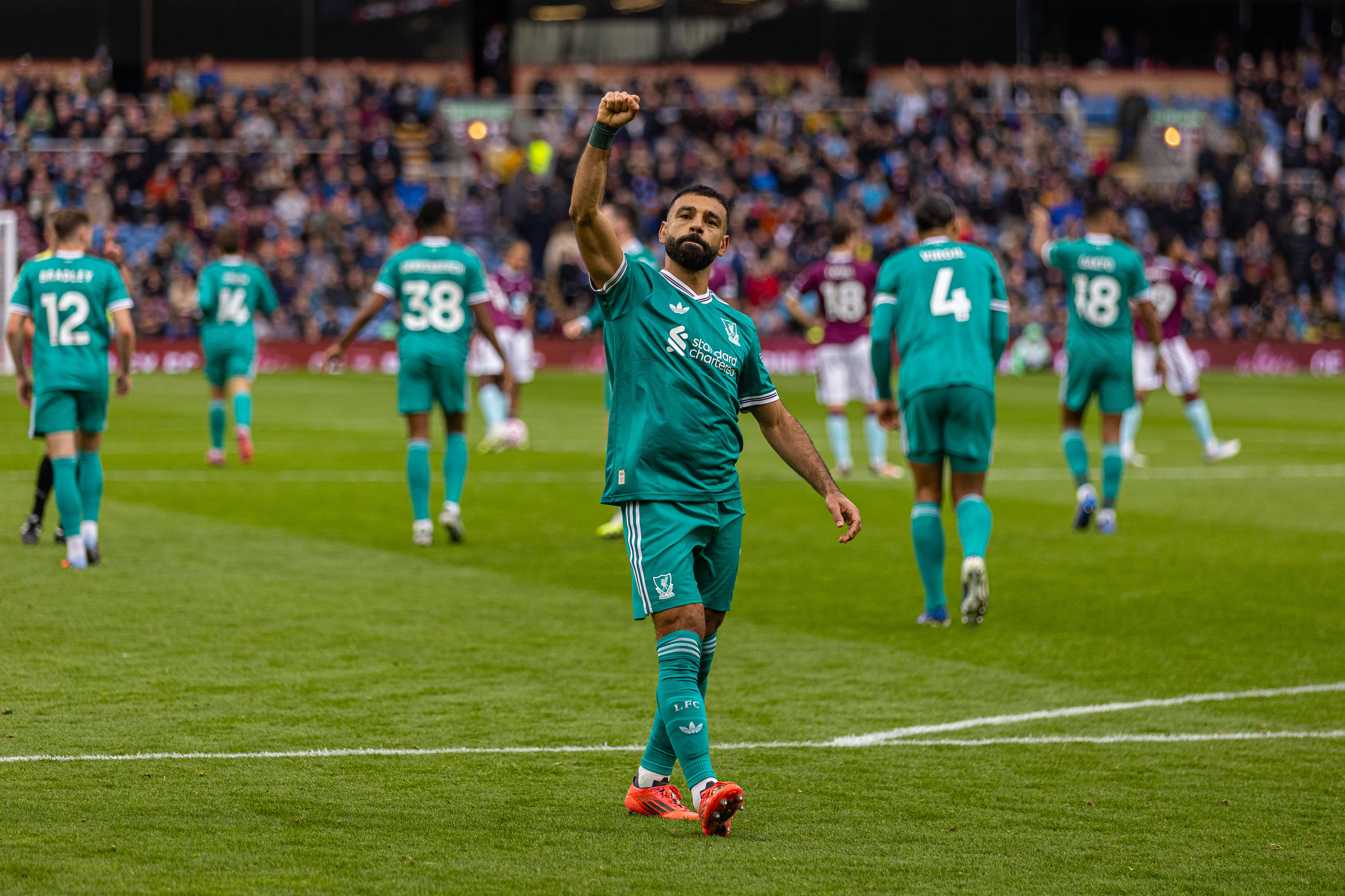 aiyouxi-(体育)足球——英超:利物浦胜伯恩利