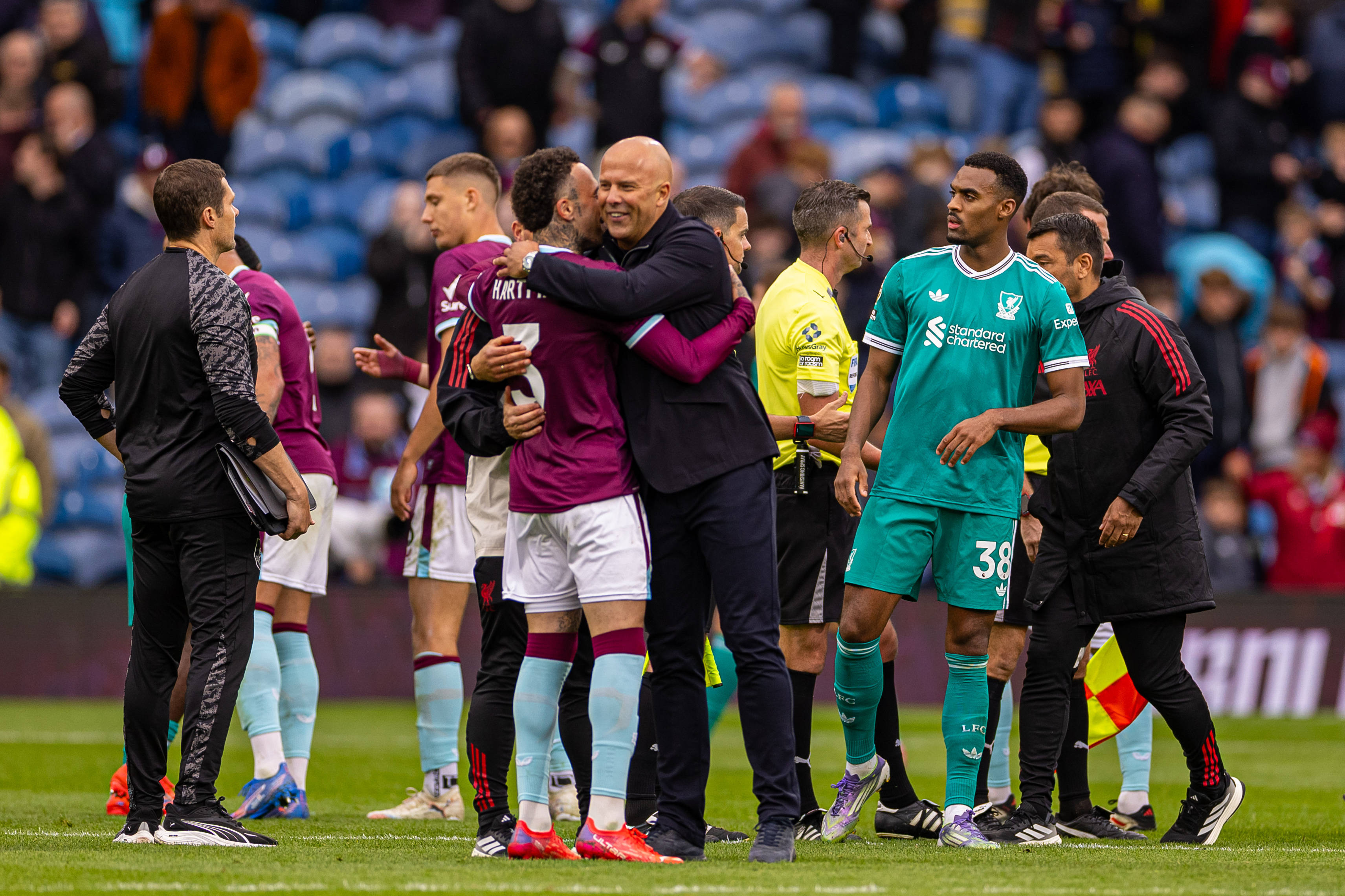 aiyouxi-(体育)足球——英超:利物浦胜伯恩利