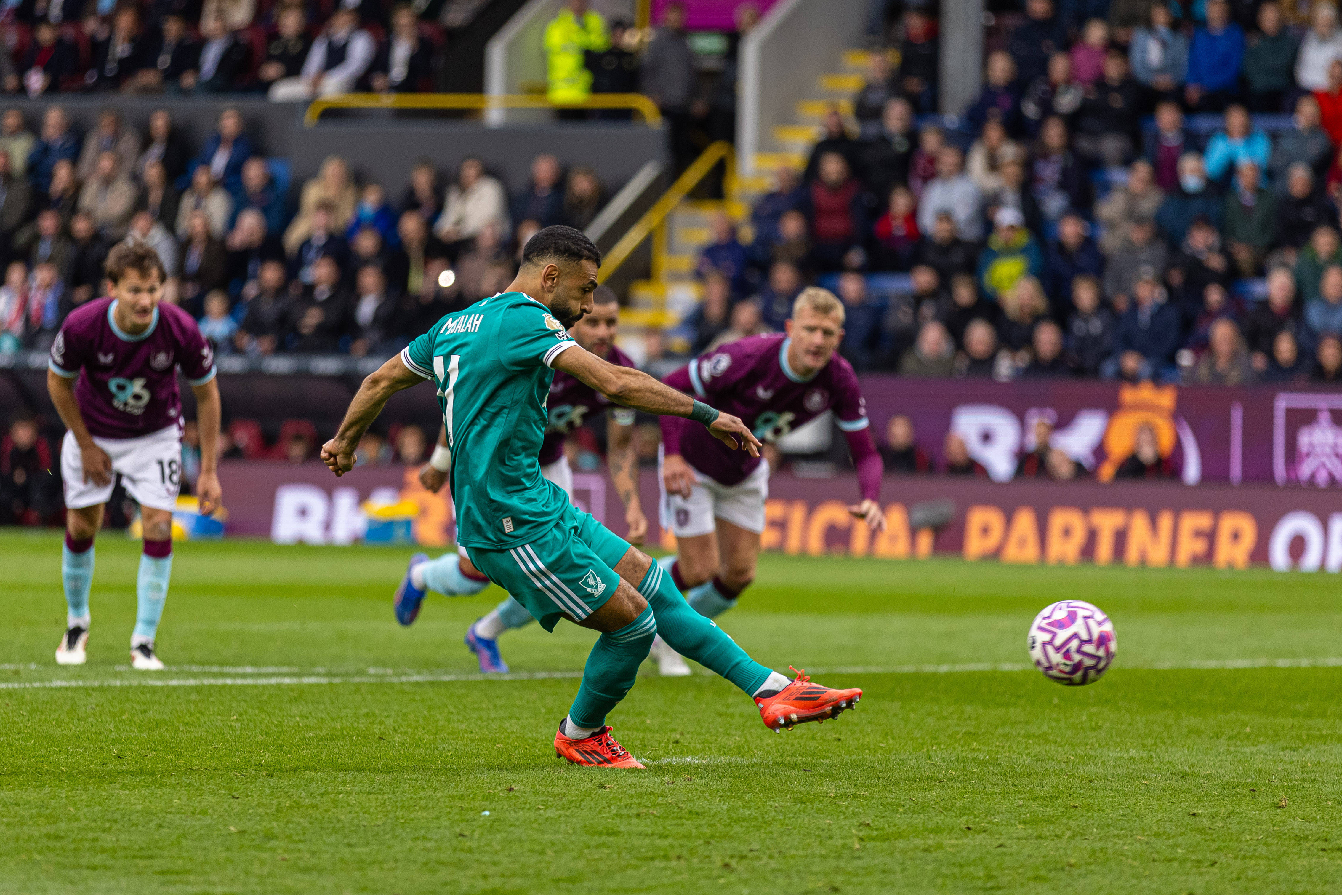 aiyouxi-(体育)足球——英超:利物浦胜伯恩利