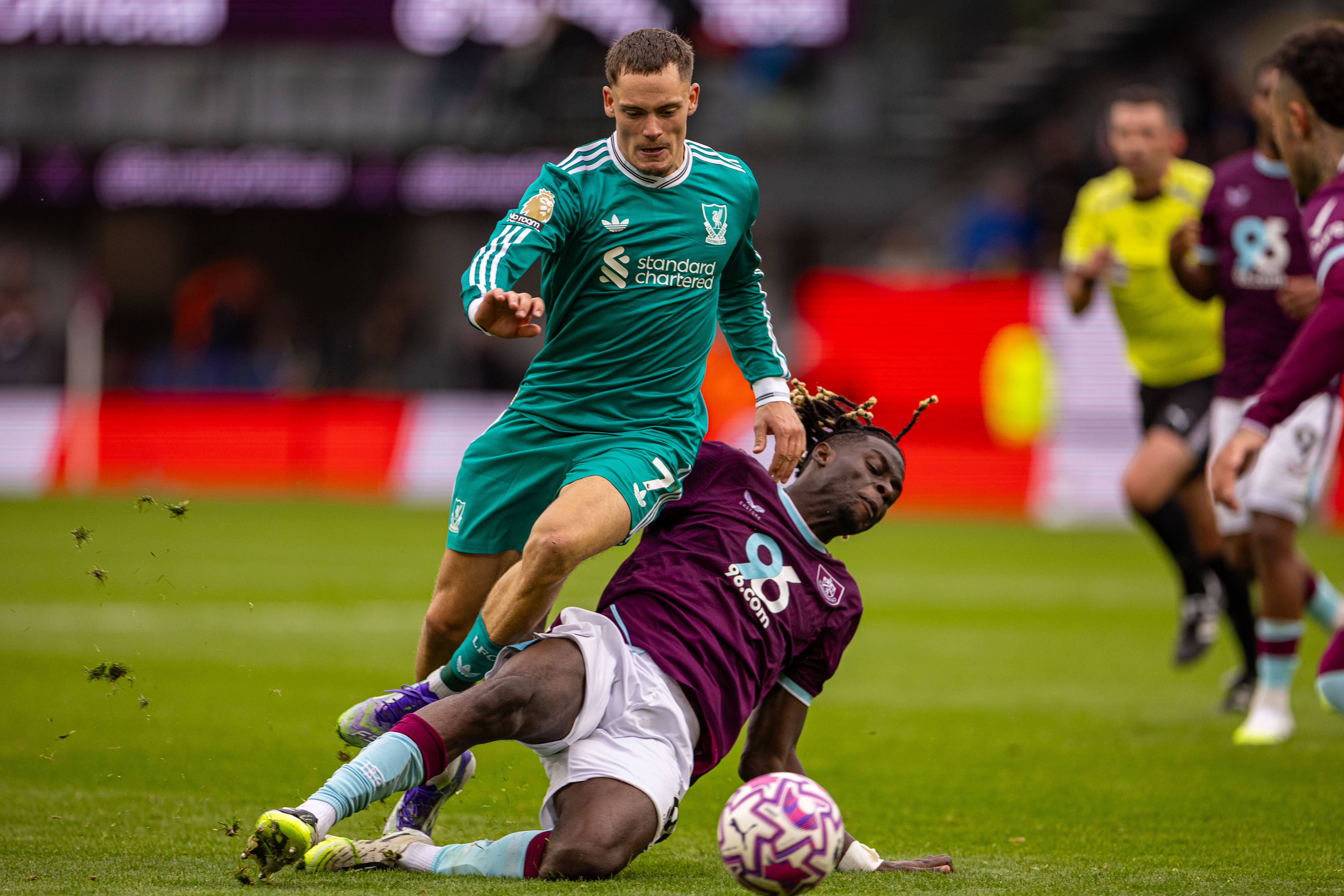 aiyouxi-(体育)足球——英超:利物浦胜伯恩利