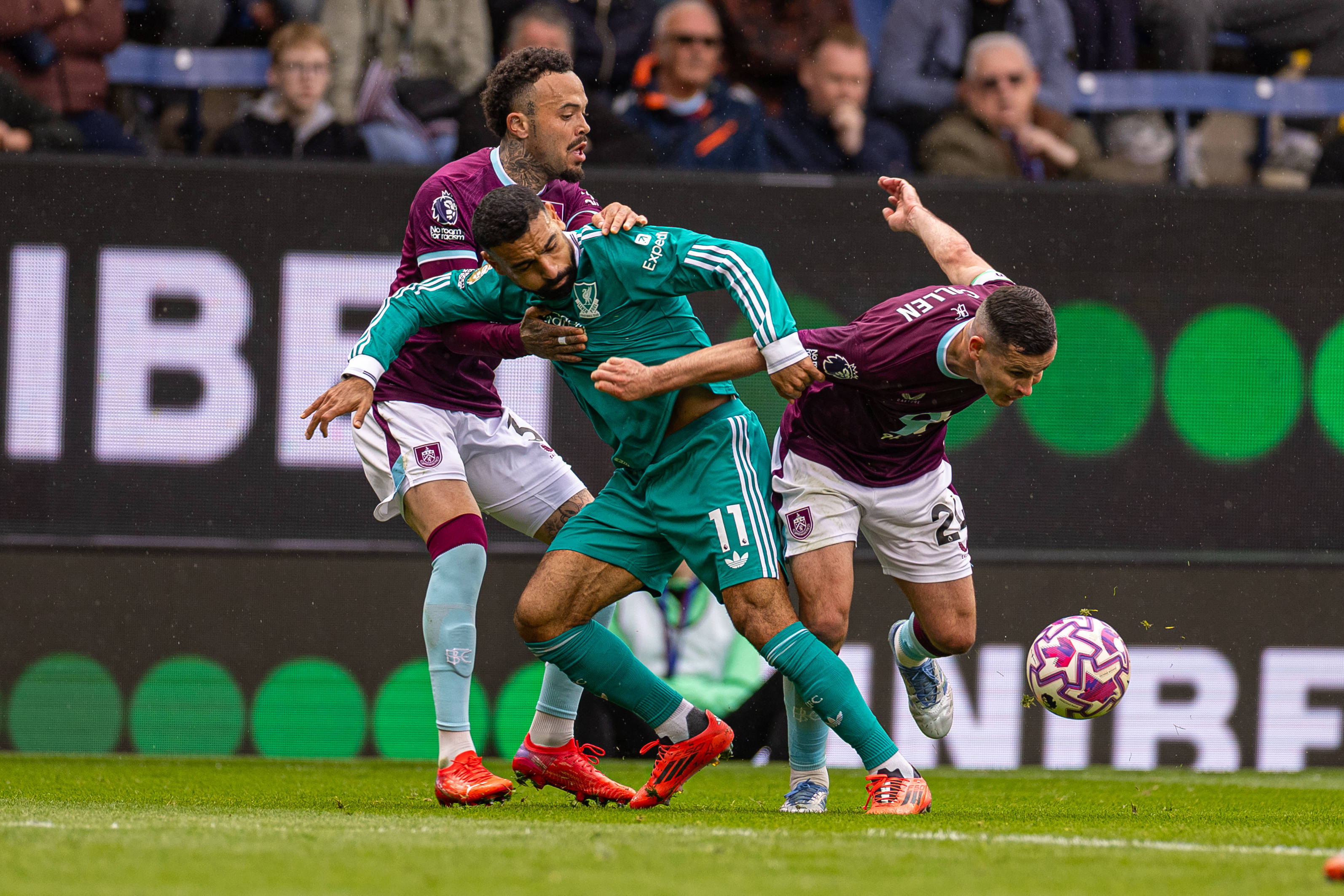 aiyouxi-(体育)足球——英超:利物浦胜伯恩利