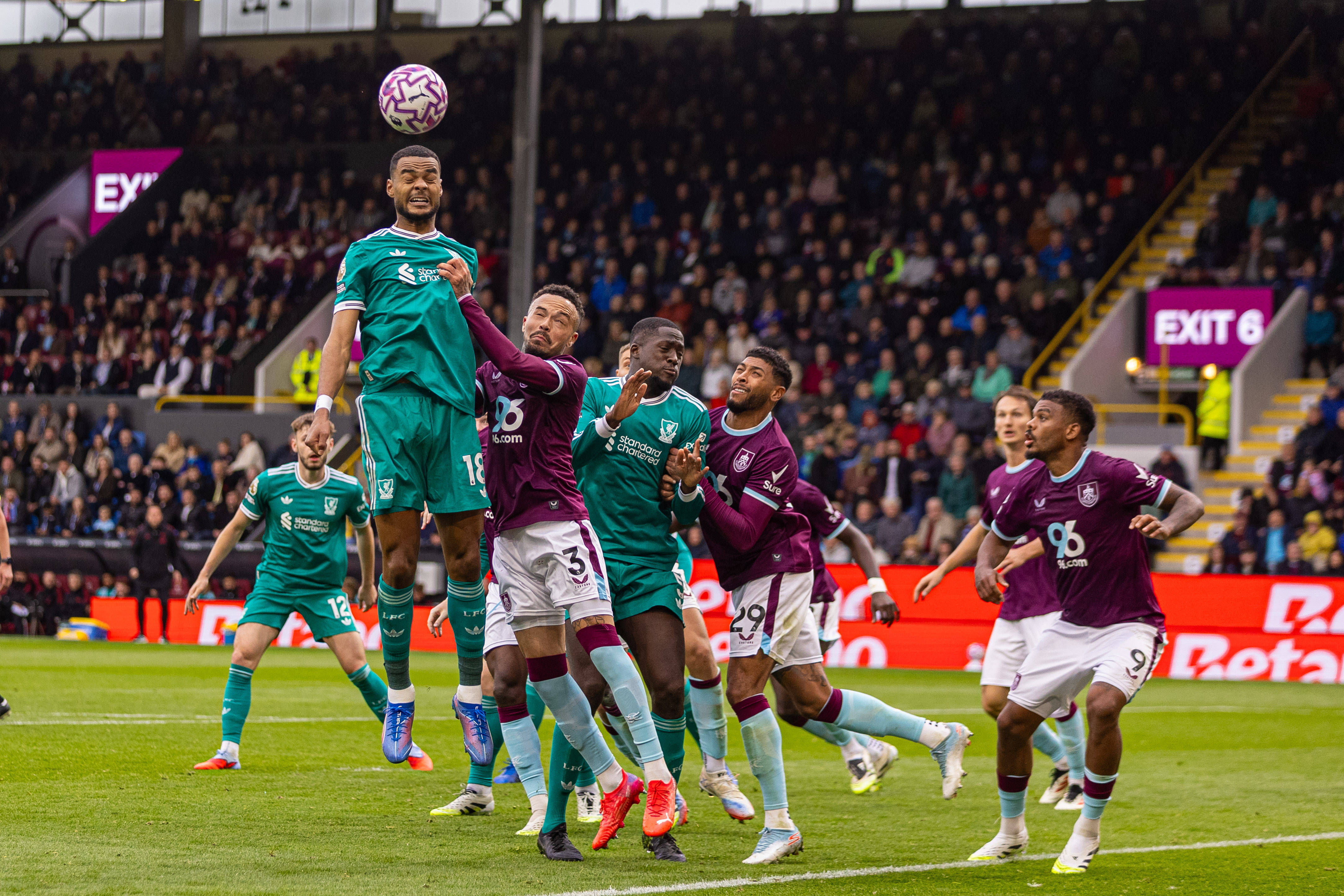 aiyouxi-(体育)足球——英超:利物浦胜伯恩利