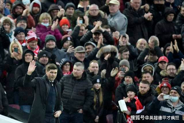 爱游戏体育首页-诺丁汉森林新帅肖恩戴奇继续禁止球员训练时佩戴保暖脖套和帽子!