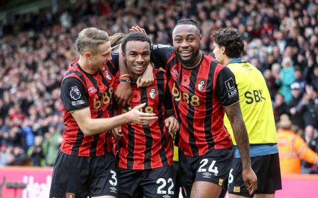 爱游戏体育中国-英超神奇黑马!伯恩茅斯1个夏窗17人离队,却强势逆袭冲到联赛第2